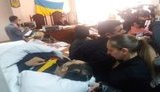 Суд заарештував усіх трьох підозрюваних у нападі на одеського активіста Михайлика без права виходу під заставу. ВІДЕО+ФОТОрепортаж