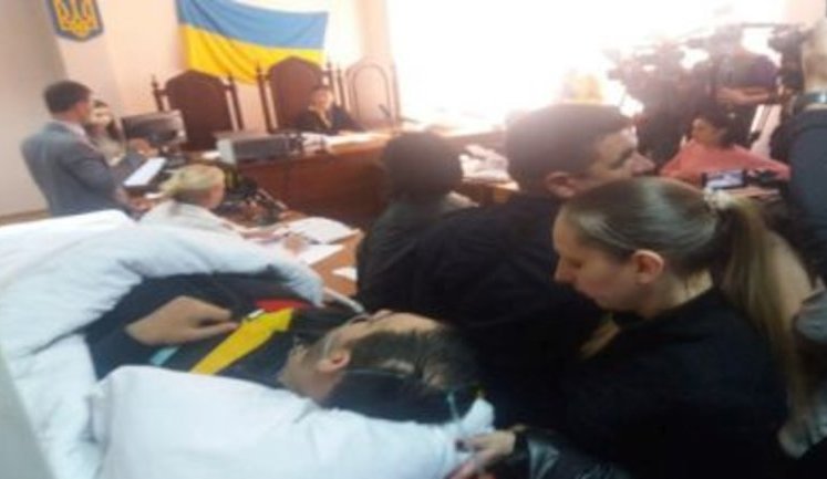 Суд заарештував усіх трьох підозрюваних у нападі на одеського активіста Михайлика без права виходу під заставу. ВІДЕО+ФОТОрепортаж