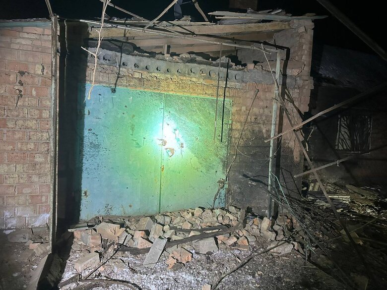 At midnight, occupants shelled Marhanets of Nikopol district, damaging residential buildings, gas pipelines, and power line 03