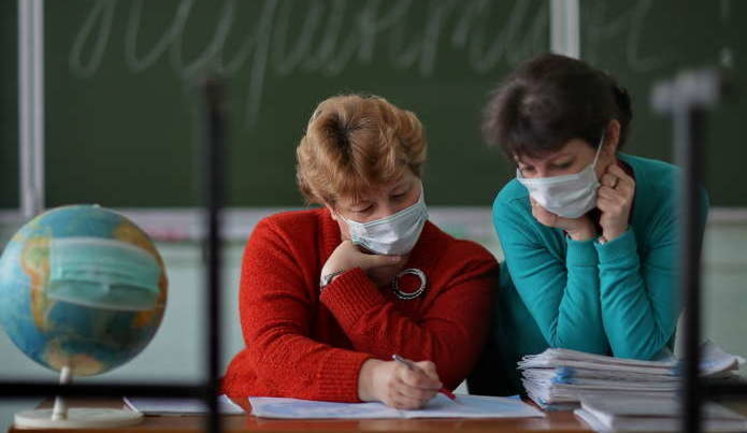 При введении "желтой" зоны карантина дистанционного обучения не будет. Школы, где вакцинация персонала ниже 80%, просто закроются, - глава Ивано-Франковской ОГА Онищук