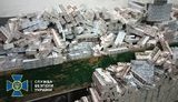 Контрабандист намагався вивезти 150 тис. пачок сигарет у Європу, прикриваючись неіснуючою дипломатичною недоторканністю, - СБУ. ФОТОрепортаж