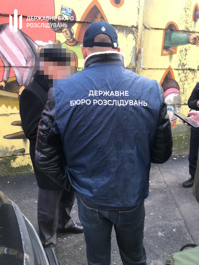 Взятка в $5 тыс. за присвоение недвижимости: ГБР задержало чиновника Госкосмоса 02