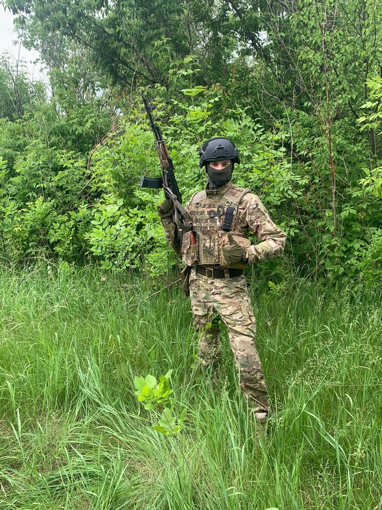 Під ранок часто чули постріли біля села, де росіяни базувалися. Цими пострілами кадирівці солдат окупаційних військ заганяли до наших позицій, щоб вони нас штурмували, – Валентин Бондаренко 02