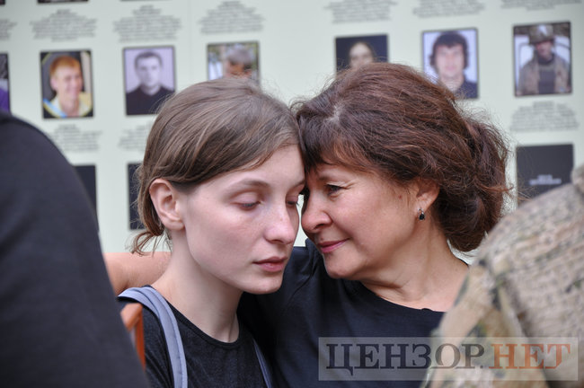 Антивандальний термінал памяті всіх загиблих у війні з РФ відкрили в Києві біля Стіни памяті 16