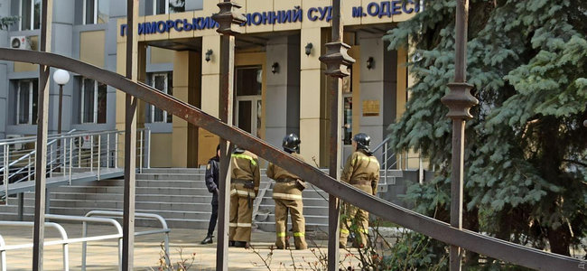В райсуде Одессы обвиняемый в убийстве обещал подорвать себя гранатой 03 В райсуде Одессы обвиняемый в убийстве обещал подорвать себя гранатой 03