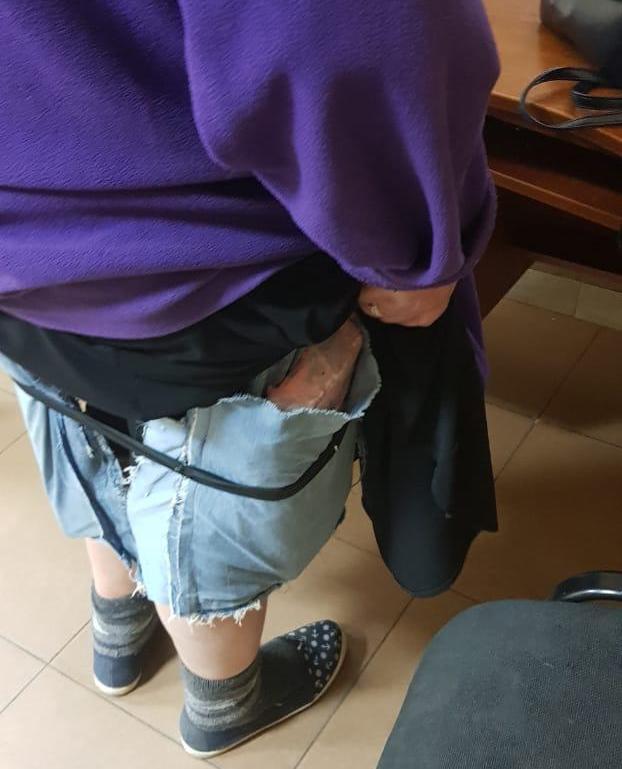Пограничники поймали украинку, пытавшуюся под юбкой пронести через границу полсотни смартфонов iPhone, - Госпогранслужба 01