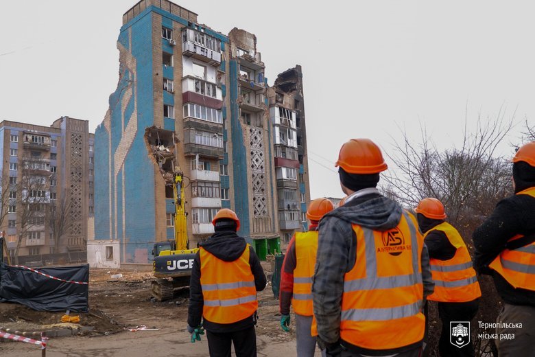 Demolition of a building in Ternopil after the Russian attack