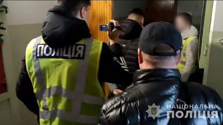 Law enforcers detain a group of fraudsters