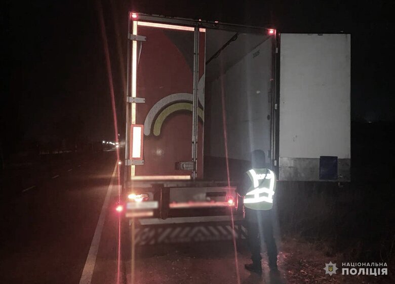 Крали з вантажівок майно, яке призначалося військовим та жителям деокупованих територій: На Кіровоградщині затримали підозрюваних 06