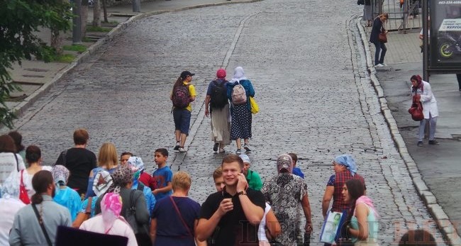 Онуфрій, Новинський, Бойко і віряни: як УПЦ МП хресну ходу проводили 11