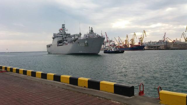 В одесский порт зашел турецкий десантный корабль Bayraktar 03
