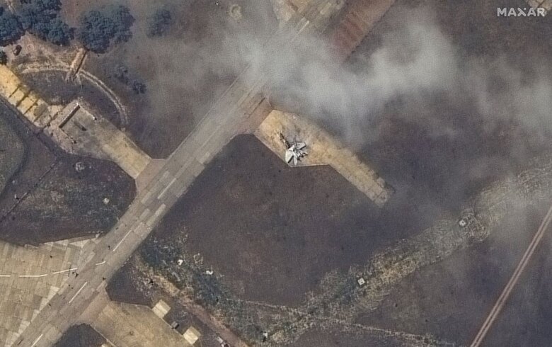 Супутникові фото наслідків удару по аеродрому Бельбек