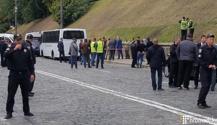 Теракт на День Независимости в Киеве: тяжело ранена мама жены Героя Украины Валерия Чибинеева. ФОТОрепортаж