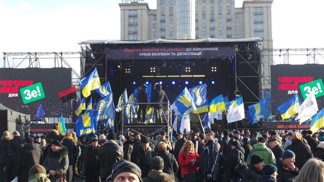 Червоні лінії для Зе: на Майдане состоялось вече в преддверии встречи Зеленского и Путина 12