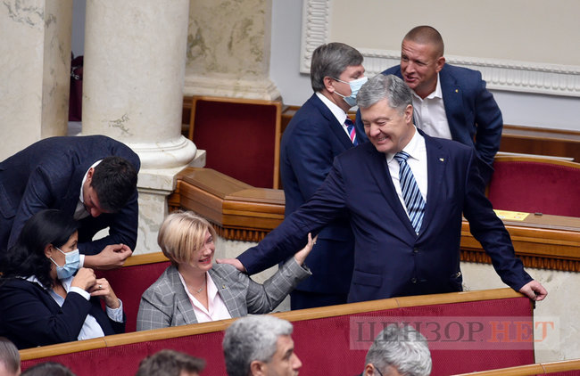 Усі обіймаються та обмінюються любязностями, Тимошенко шепочеться, Порошенко задумливий, Разумков розводить руками, - день роботи Ради 7 вересня 06