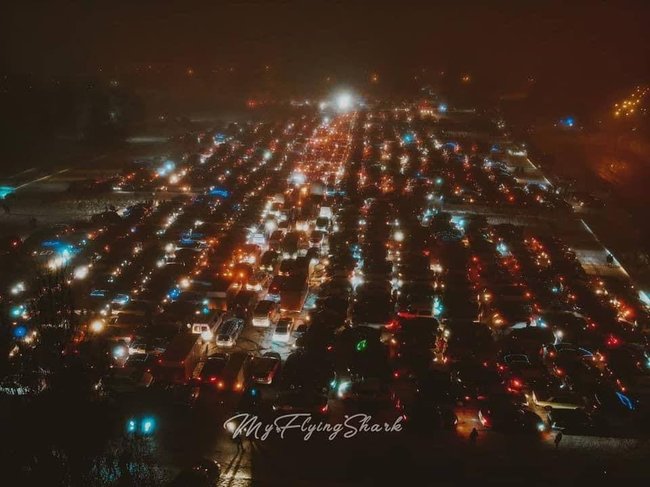 У Харкові зробили ялинку з понад 1000 автомобілів, встановивши рекорд 02 У Харкові зробили ялинку з понад 1000 автомобілів, встановивши рекорд 02