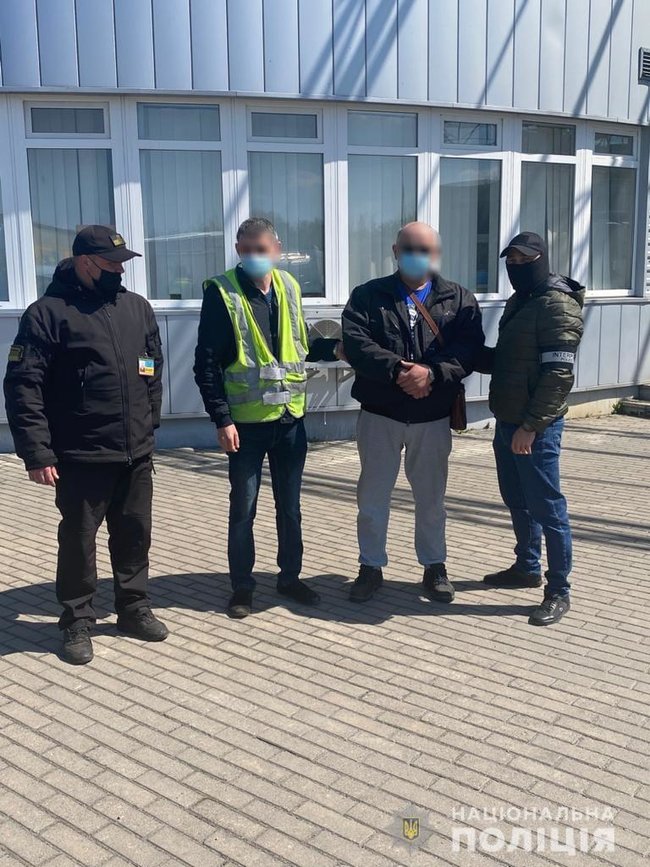 На Закарпатье полицейские задержали иностранца, разыскиваемого Интерполом 01