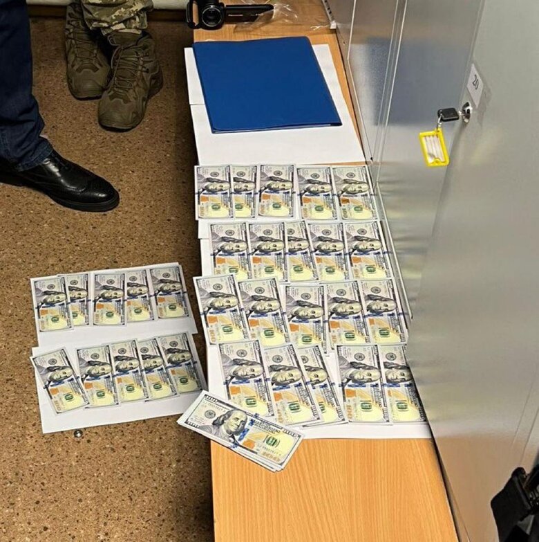 $9 тис. за оформлення документів про зняття з військового обліку: Затримано чиновника Міноборони, - Офіс Генпрокурора 07 $9 тис. за оформлення документів про зняття з військового обліку: Затримано чиновника Міноборони, - Офіс Генпрокурора 07