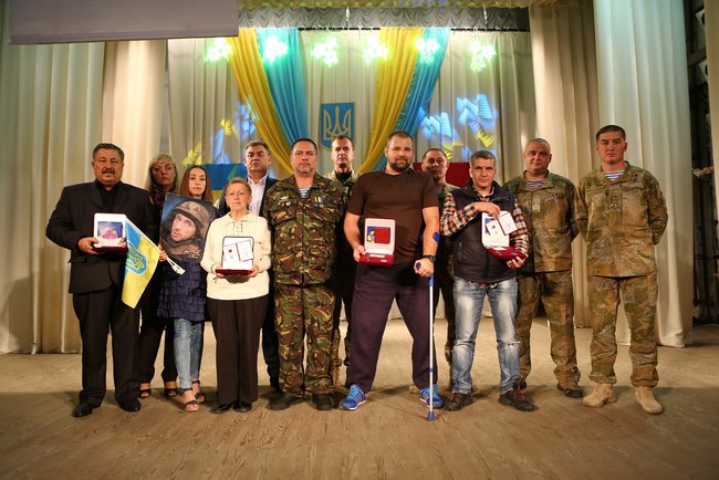 Замкомбата 3-го батальона 25-й бригады Народный герой Эмиль Ишкулов: Промывка мозгов в плену шла жесткая. Пытался спорить, но в ответ меня только били 03