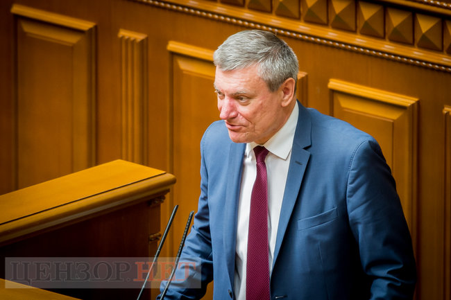 Черга до Шмигаля, Тищенко хвалиться відео зі своїм танцем, страшні ялинки Шахова та Ківа в обіймах Суркіса, - робота Ради 16 липня 36