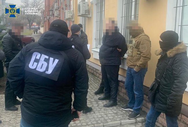 Военный прокурор из Запорожья вымогал $5 тыс. за непривлечение к уголовной ответственности, - СБУ 03