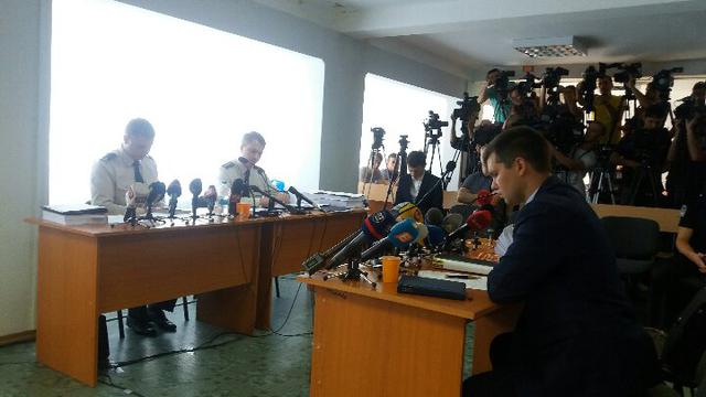 Hearing in high treason case against Yanukovych: lawyer Meshechek steps down 05