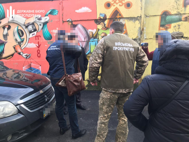 Взятка в $5 тыс. за присвоение недвижимости: ГБР задержало чиновника Госкосмоса 03