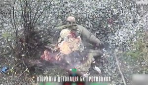 Оккупант, набитый боекомплектом, повторно подорвался после ликвидации. ВИДЕО 18+