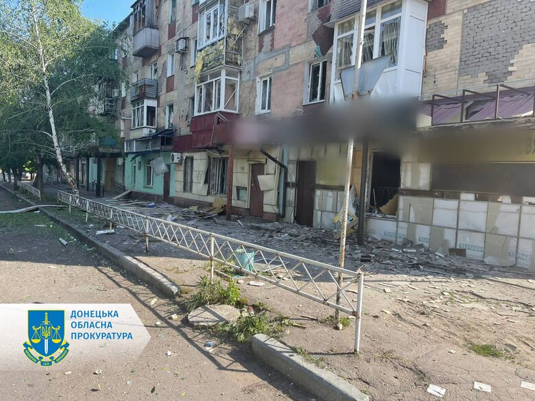Війська РФ обстріляли Торецьк із Градів: поранили шістьох містян, серед них 11-річна дитина 08