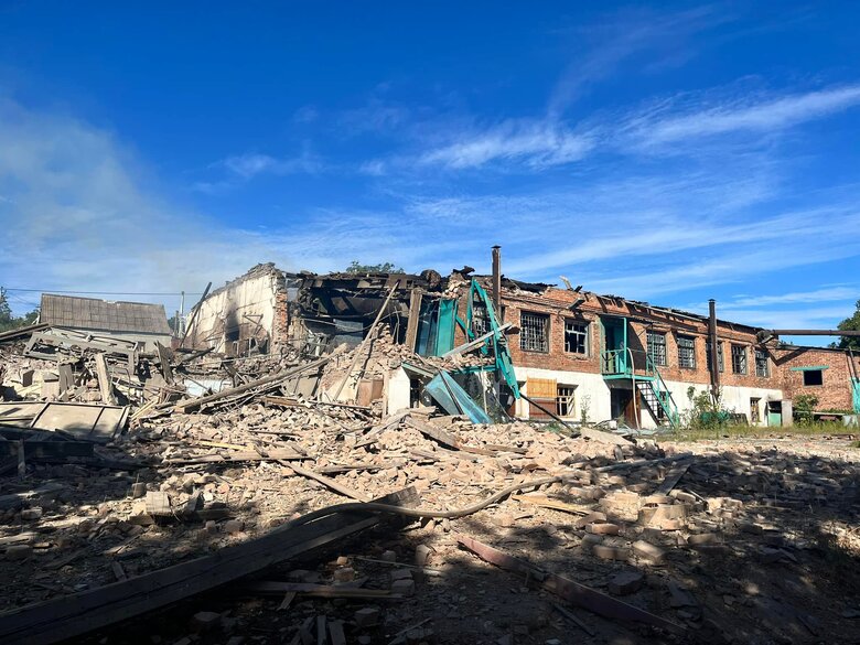 Россия выпустила 8 ракет по Краматорску. Повреждены склады гуманитарной помощи. Есть раненый в тяжелом состоянии, - мэр Гончаренко 01