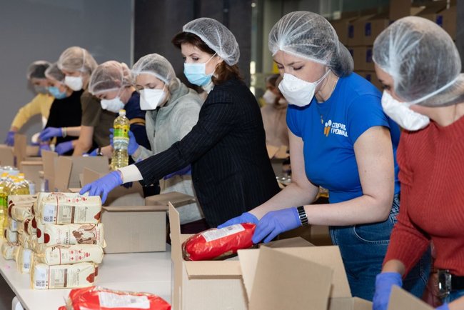 3 тисячі продуктових наборів від Фонду Порошенка відправлено пенсіонерам і людям з інвалідністю по всій Україні 05