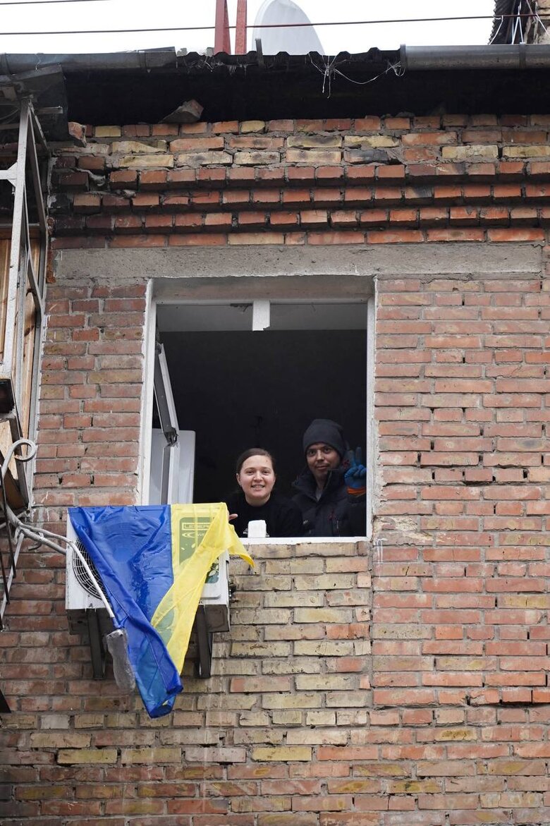 Ліквідація наслідків влучання ракети у житловий будинок у Вишгороді: комісії обстежують руйнування та фіксують потреби 07 Ліквідація наслідків влучання ракети у житловий будинок у Вишгороді: комісії обстежують руйнування та фіксують потреби 07