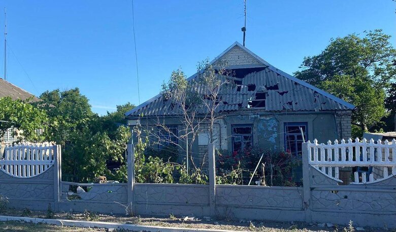 Последствия вражеских обстрелов Апостолового на Днепропетровщине 01