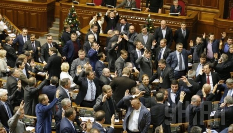 Poroshenko awarded two MPs who voted for 'dictatorship laws' of Jan. 16 in 2014