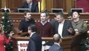 Samopomich blocks Rada poduim as Kryvyi Rih mayoral vote shelved. VIDEO