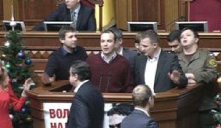 Samopomich blocks Rada poduim as Kryvyi Rih mayoral vote shelved. VIDEO