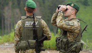 На Буковині затримано жителя Прикарпаття з підробленими документами: він хотів перетнути кордон. ФОТОрепортаж