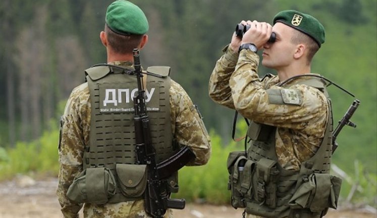 На Буковині затримано жителя Прикарпаття з підробленими документами: він хотів перетнути кордон. ФОТОрепортаж