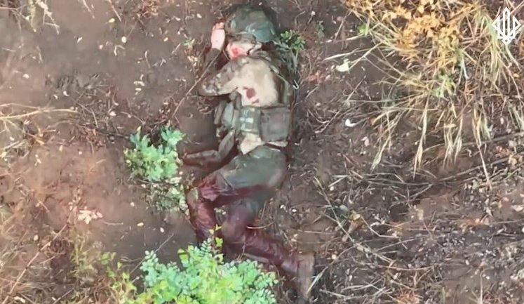 Загальні бойові втрати РФ від початку війни - близько 1 067 100 осіб (+990 за добу), 11 104 танки, 31 458 артсистем, 23 130 бойових броньованих машин. ІНФОГРАФІКА