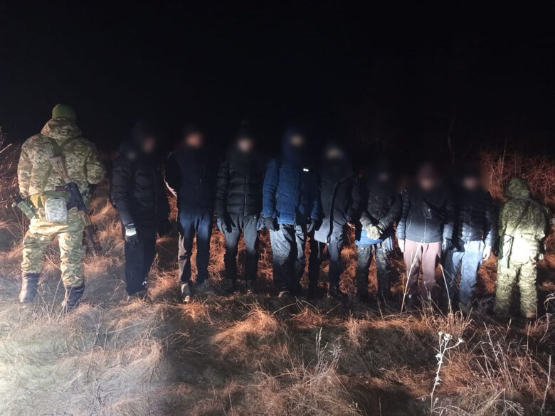 Пограничники задержали группу призывников, пытавшихся нелегально пересечь границу