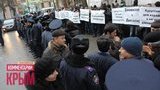 В Симферополе проходит Курултай крымских татар. Оппозиционные организации устроили пикет. ФОТОрепортаж