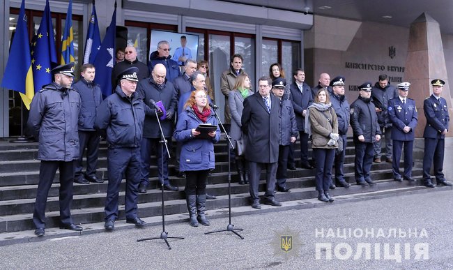 20 обновленных отделений полиции, 10 спецавтомобилей, 336 комплектов средств защиты: Презентованы результаты пилотного проекта реформы полиции в трех областях 05