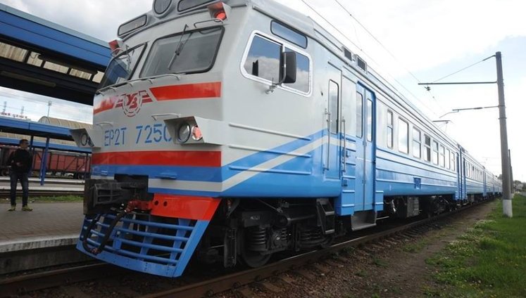 Відновлення руху приміських поїздів планується в два етапи, - "Укрзалізниця"