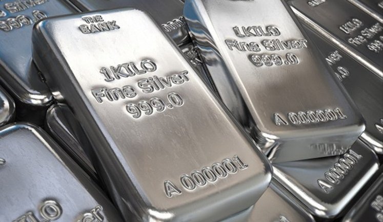 Ціни на срібло перевищили рекордні $100 за унцію на тлі численних геополітичних ризиків