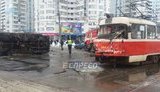 В Киеве трамвай сошел с рельсов после столкновения с грузовиком. ФОТОрепортаж