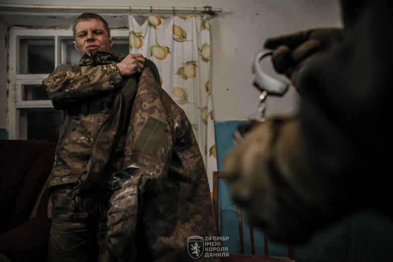 Soldiers of the 24th Brigade captured paratroopers of the 98th Division of the Russian Federation.