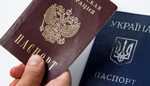 Росіяни погрожують позбавити права на проживання українців без паспорта РФ