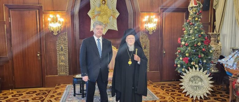 У четверту річницю Томосу Вселенський Патріарх Варфоломій запросив Порошенка на Фанар 01