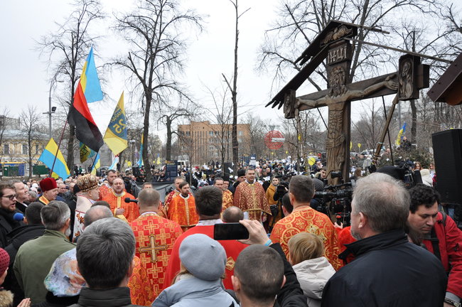 Панахида за Героями Небесної Сотні відбулася в центрі Києва 25