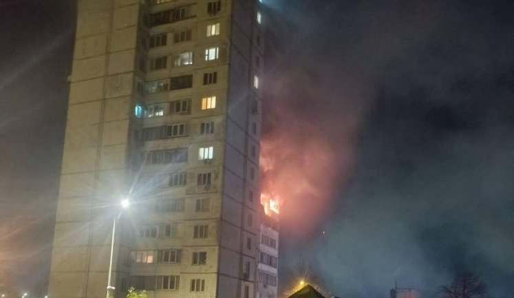 У будинку на Троєщині, куди влучив "шахед" 14 листопада, жили колишні працівники ЧАЕС та їхні родини. ФОТО